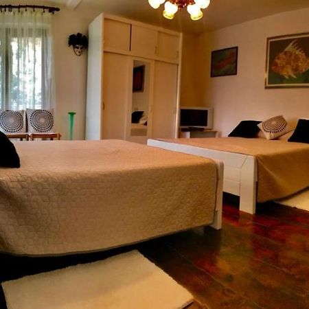 B. Ela Rooms Porec Exterior photo