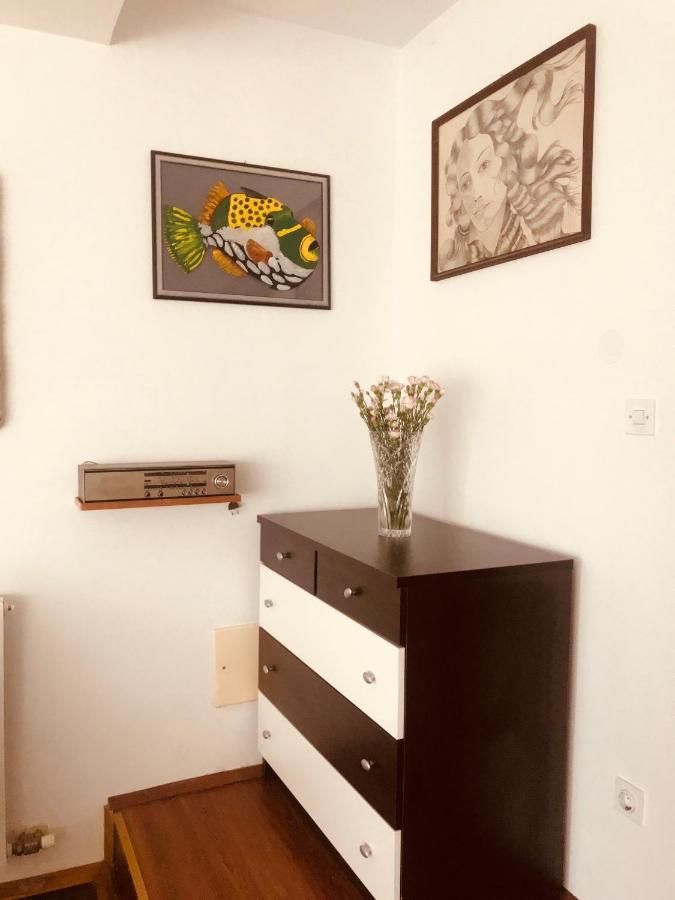 B. Ela Rooms Porec Exterior photo